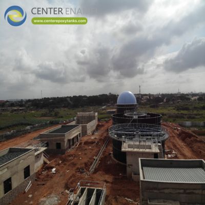 폐수 처리 시설의 이중막 지붕: 바이오 가스를 캡처하고 저장하기 위해 폐수를 덮습니다.