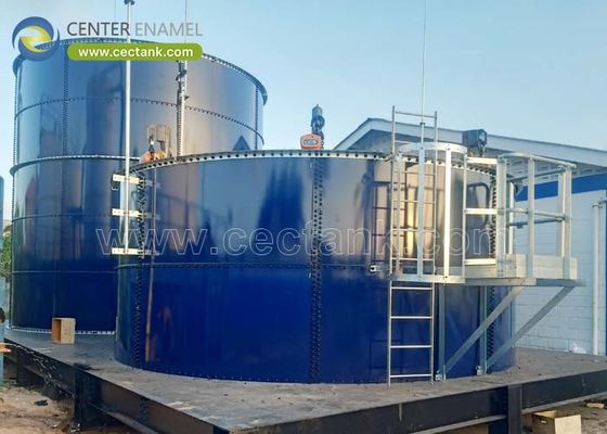 식수 저장용으로 유리와 강철을 합성한 산업용 물 저장 탱크