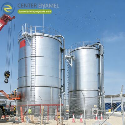 가솔린 저장 탱크 의 내부 떠 있는 지붕: 휘발성 가솔린 의 방출물 을 사실상 제거 함 으로 안전 을 위해 필수적