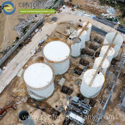 창고 화재 물 공급 탱크로 볼트 된 철강 탱크: 물류 및 저장 허브의 안전을 위해 설계된 큰 용량 시스템.